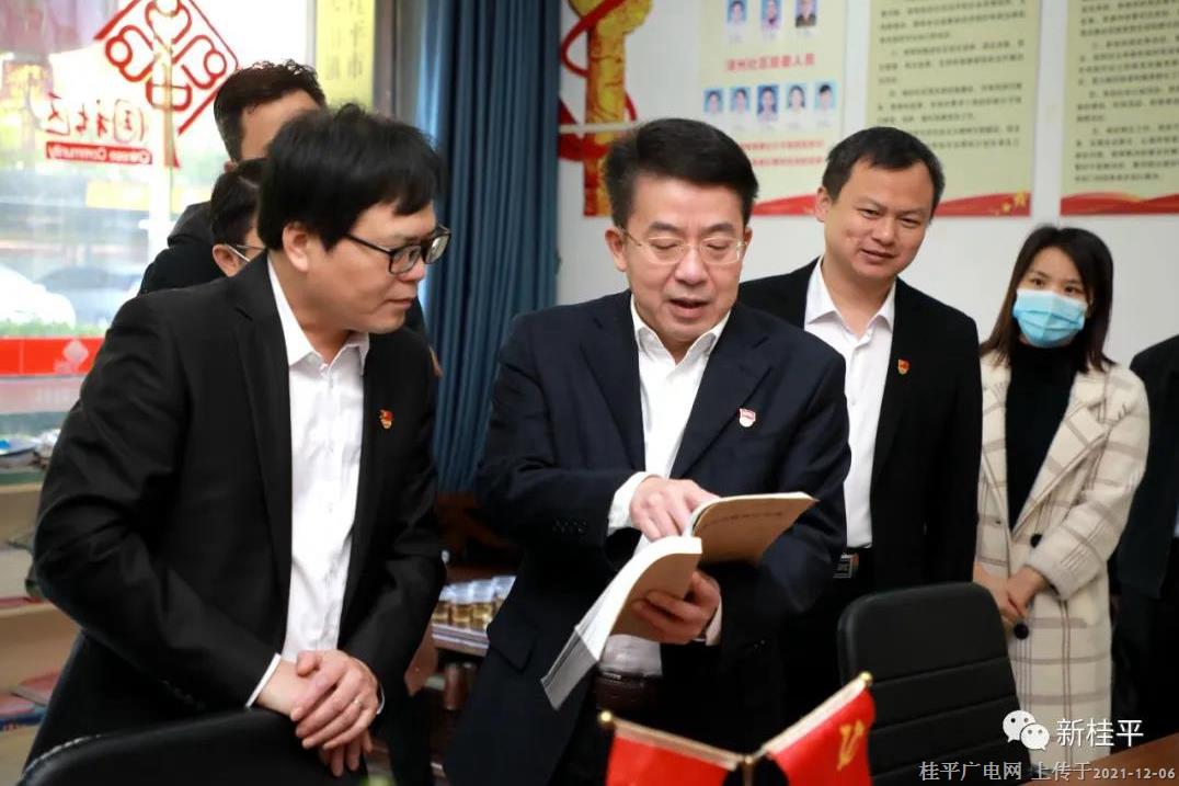 韋慶強走進社區(qū),、企業(yè)開展“難點問題書記一線辦”活動