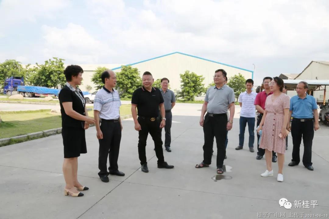 貴港市人大到桂平市開展《中華人民共和國固體廢物污染環(huán)境防治法》執(zhí)法檢查和2021年貴港環(huán)保世紀(jì)行宣傳活動