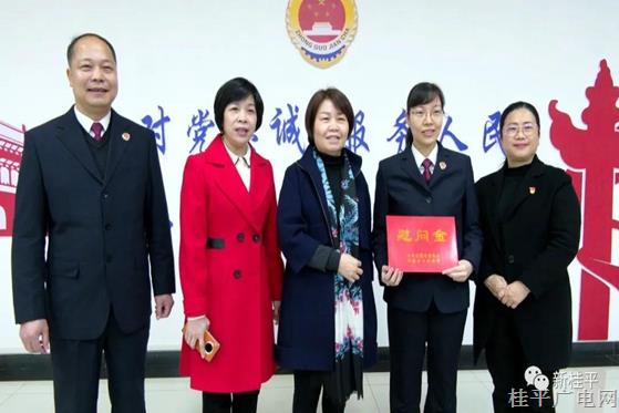 貴港市檢察院、婦聯(lián)到桂平市慰問2021年全國維護(hù)婦女兒童權(quán)益先進(jìn)個(gè)人獲得者