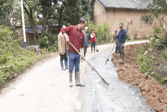 桂平市南木鎮(zhèn)龍門村舉行小龍門屯道路硬化項(xiàng)目開工儀式