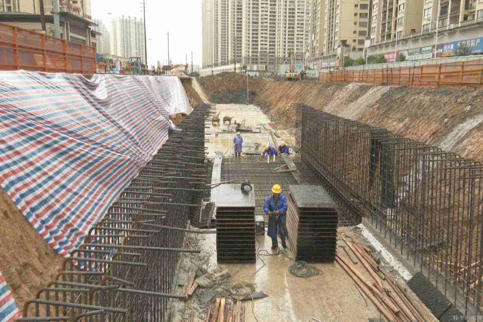 桂平：戰(zhàn)雨天抓進(jìn)度，全力以赴加快道路建設(shè)