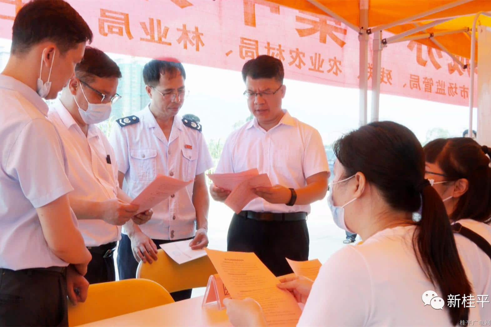 我市舉行易地搬遷“農(nóng)事城辦”集中辦理業(yè)務(wù)活動
