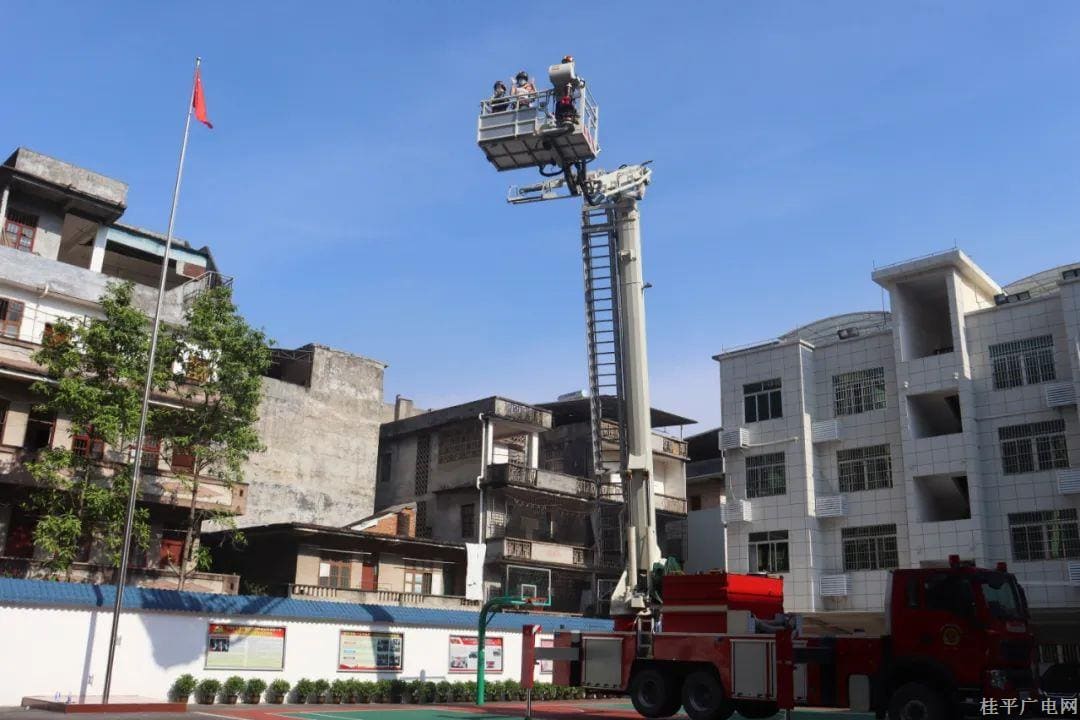 ?零距離體驗(yàn),！桂平消防開展消防站開放日活動(dòng)