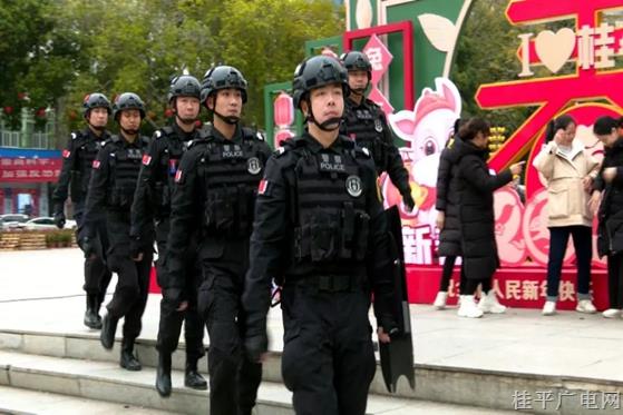 迎春護(hù)安·桂平特巡警春節(jié)堅(jiān)守崗位 守一方平安