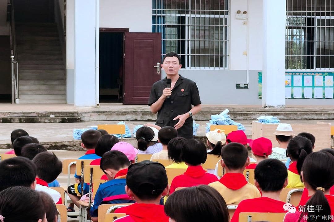 市法院：普法進(jìn)校園 共同守護(hù)“少年的你”