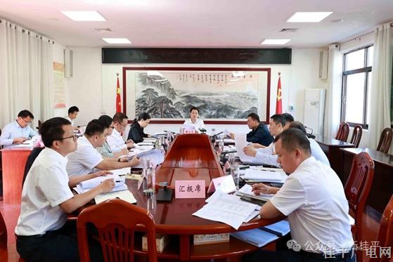黃創(chuàng)優(yōu)主持召開(kāi)市委常委會(huì)會(huì)議
