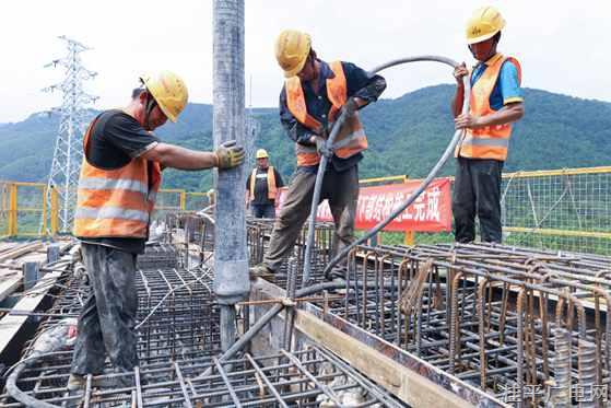 柳梧鐵路4標項目金田紫荊河特大橋下部結構施工完成